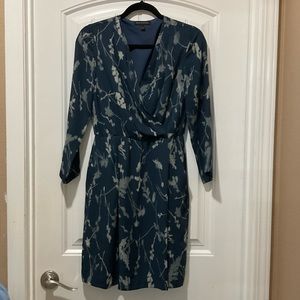 Banana Republic Navy and Cream Print dress. Size 2